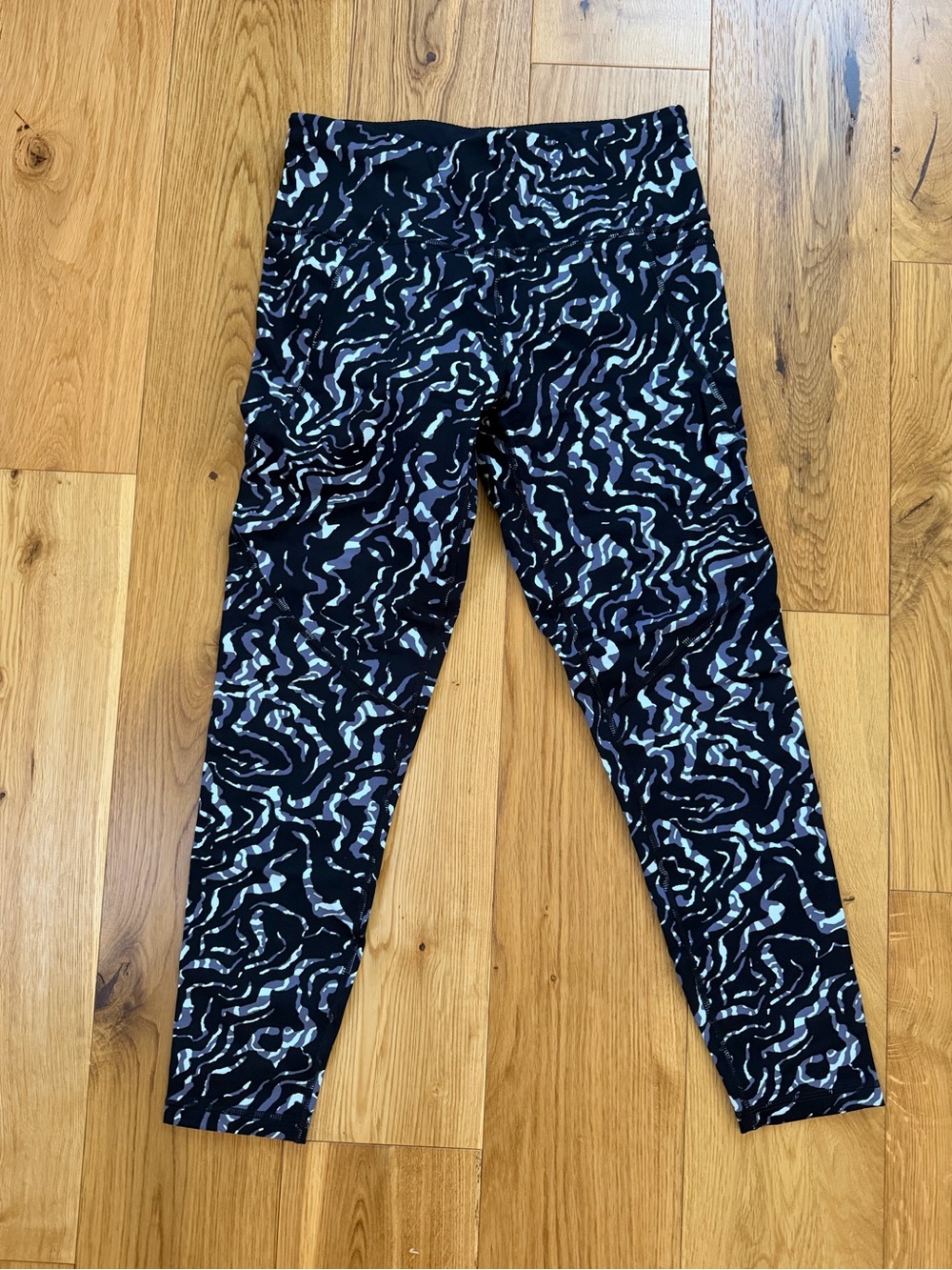 NWT Sweaty Betty Power 7/8 Leggings Blue Storm Print Size S